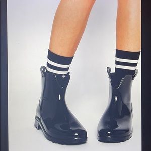 Glamorous Black Gloss Wellington Flat Ankle Boots